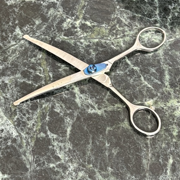 Vintage Curved Scissors With Blunt Tips - Picture 4 of 12